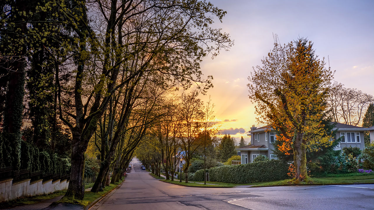 5-things-your-neighbors-home-sale-can-tell-you-featured